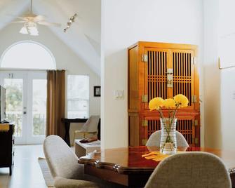 Shangri-La Boutique Bed & Breakfast - West Bay - Jídelna
