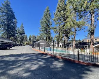 Tahoe Hacienda Inn - South Lake Tahoe - Building