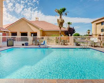 Homewood Suites by Hilton Lancaster - Lancaster - Piscina