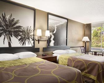 Super 8 by Wyndham Ormond Beach - Ormond Beach - Bedroom