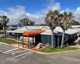 Sunset Beach Holiday Park - Geraldton - Building