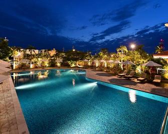 Art Hotel Ishigakijima - Ishigaki - Kolam