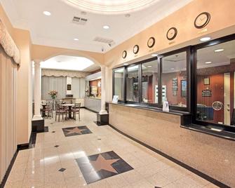 Super 8 by Wyndham Hollywood/LA Area - Los Angeles - Lobby