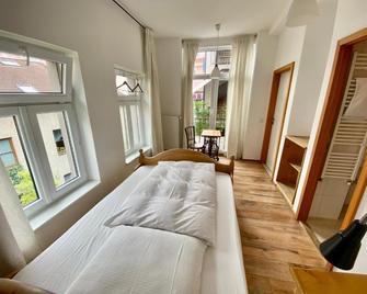 Family Lorenz & Coffee House - Prague - Bedroom