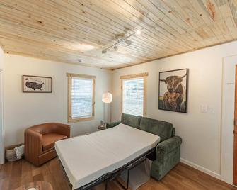 #stayinmydistrict Brussels Bungalow - North Bend - Comedor