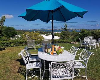 Bermuda Connections Guest House - Southampton - Patio