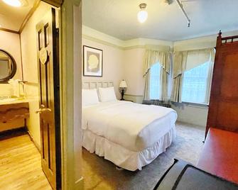 Alaskan Hotel and Bar - Juneau - Bedroom