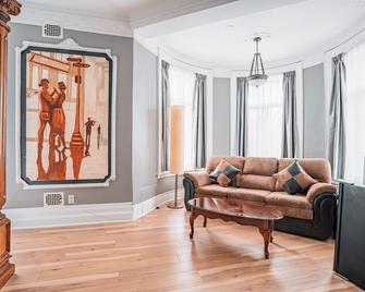 Hotel de Paris - Montreal - Living room