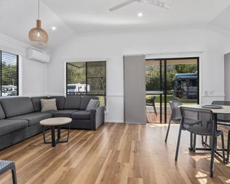 Ingenia Holidays Cairns Coconut - Cairns - Living room