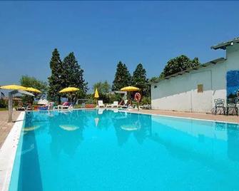 Mirabello - Sirmione - Piscina