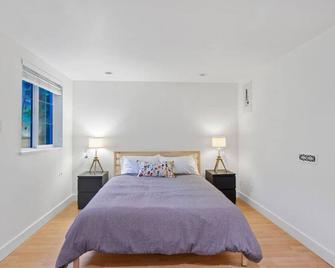 Cozy and Calm: Modern Studio with Private Entrance - Vancouver - Schlafzimmer