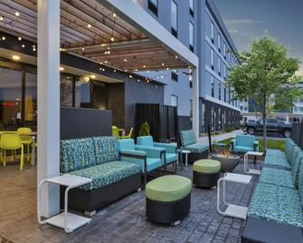 Home2 Suites by Hilton Holland - Holland - Patio