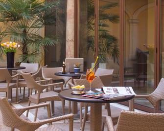 Hotel Colomba d'Oro - Verona - Patio