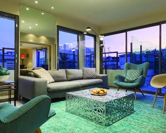 Nehô Suites Cannes Croisette - Cannes - Living room