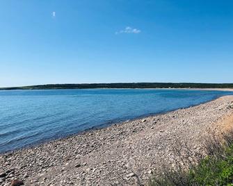 Cabot's Modern-Day Beach House - Cheticamp - Plaża