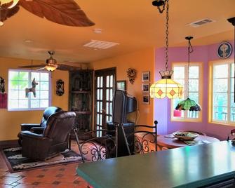 Private Resort \'La Casita\' Spa and Mini Golf Course - Alpine - Comedor
