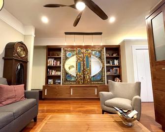 Lovely Mission Dolores Oasis - 1BR 1Bath w/Office, 1 block from Dolores Park - San Francisco - Vardagsrum