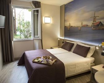 Hotel Vittorio - Desenzano del Garda - Habitación