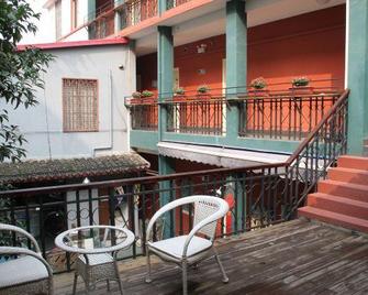 Beehome Hostel - Shanghai - Balcony