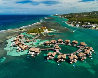 Sandals Royal Caribbean - Bahía Montego - Edificio