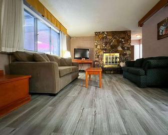 Econo Lodge Motel Village - Calgary - Sala de estar
