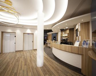 Comfort Hotel Clermont Saint-Jacques - Clermont-Ferrand - Front desk