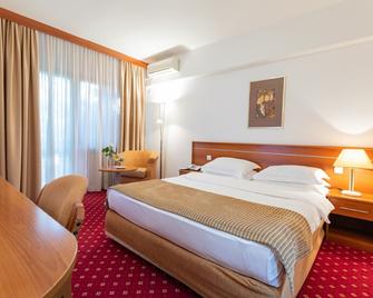 Hotel M - Belgrade - Bedroom