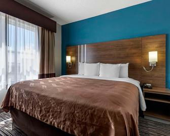 Quality Inn & Suites I-35 E/Walnut Hill - Dallas - Bedroom