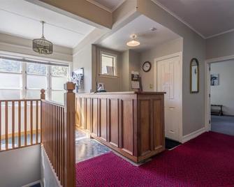 Admirals Lodge - Picton - Front desk