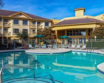 La Quinta Inn & Suites by Wyndham Macon - Macon - Piscina