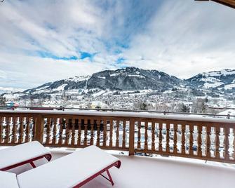 Hotel Kaiserhof Kitzbühel, 4 Sterne Superior - Kitzbühel - Balcón