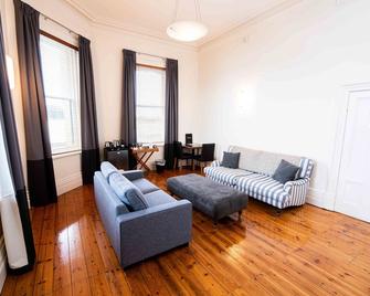 Park Hotel - Mount Gambier - Living room