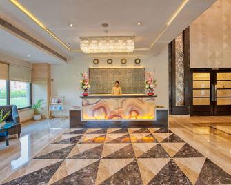 Sapna Clarks Inn Lucknow - Lucknow - Front desk