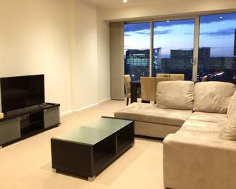 Tasha's Apartments on Warwick - Adelaide - Living room