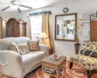 The Coziest Cottage In Waxahachie - Waxahachie - Wohnzimmer