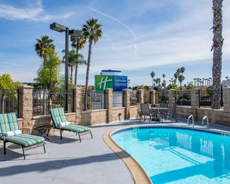 Holiday Inn Express San Diego South-National City - National City - Pool