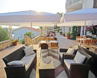 Hotel Lucija - Zadar - Patio