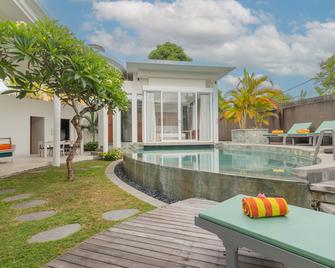 Taman Mesari Luxury Villas-Seminyak - Denpasar - Pool