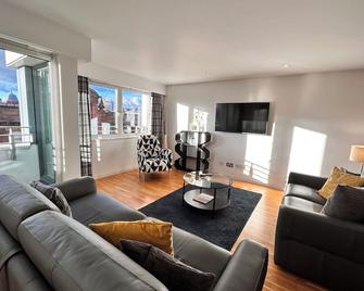Tolbooth Apartments by Principal Apartments - Glasgow - Living room