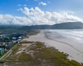Best Western Plus Ocean View Resort - Seaside - Edificio