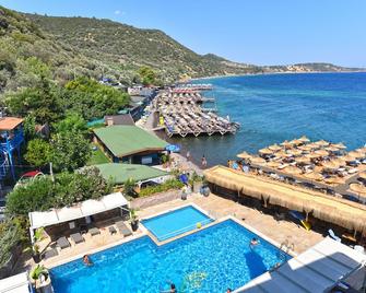 Assos Kervansaray Hotel - Special Category - Behram - Piscina