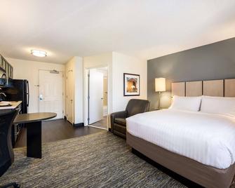 Sonesta Simply Suites Austin The Domain Area - Austin - Bedroom