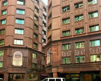 Royal Seasons Hotel Taipei Nanjing West - Taipei City - Building