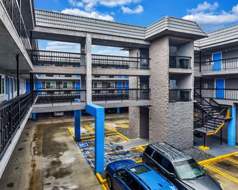 Hollywood Inn Express LAX - Inglewood - Edificio