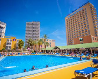 Hotel Servigroup Pueblo Benidorm - Benidorm - Zwembad