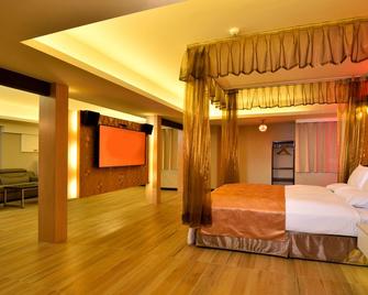 M Garden Business Hotel - Tainan - Schlafzimmer