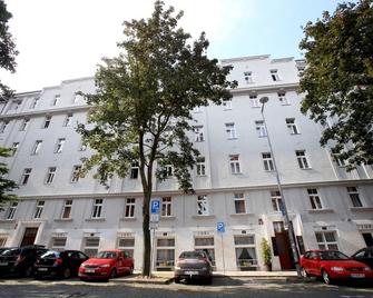Hostel Dakura - Prag - Gebäude