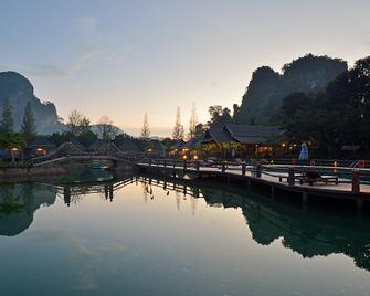 Poonsiri Resort Aonang-Sha Extra Plus - Thị trấn Krabi - Ban công