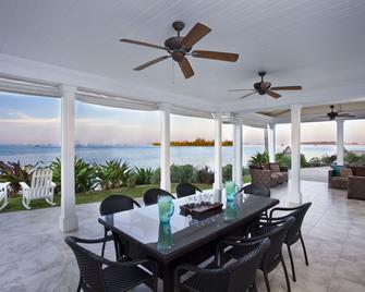 Sunset Key Cottages - Key West - Stue